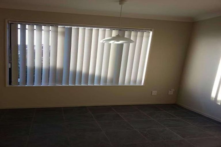 Photo of property in 2 Ballyward Close, East Tamaki, Auckland, 2013