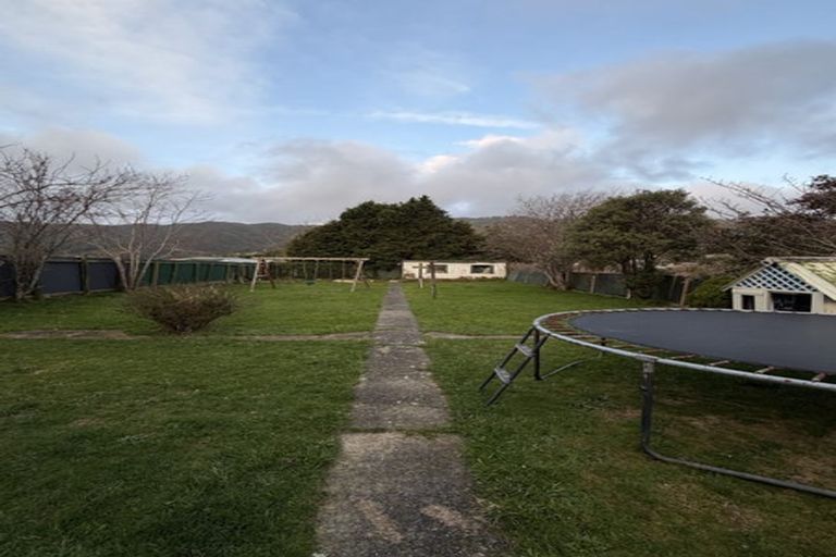 Photo of property in 64 Wellington Road, Wainuiomata, Lower Hutt, 5014