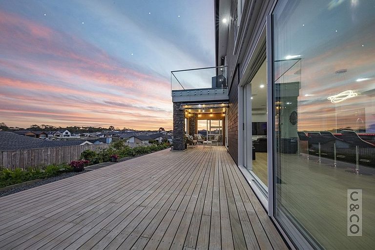 Photo of property in 2 Tauwaka Crescent, Riverhead, 0820