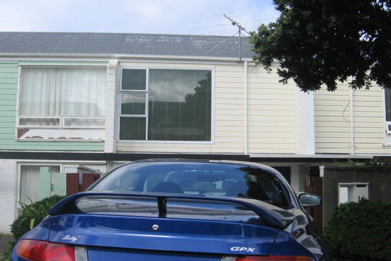 Photo of property in 16 Waiwera Crescent, Maupuia, Wellington, 6022