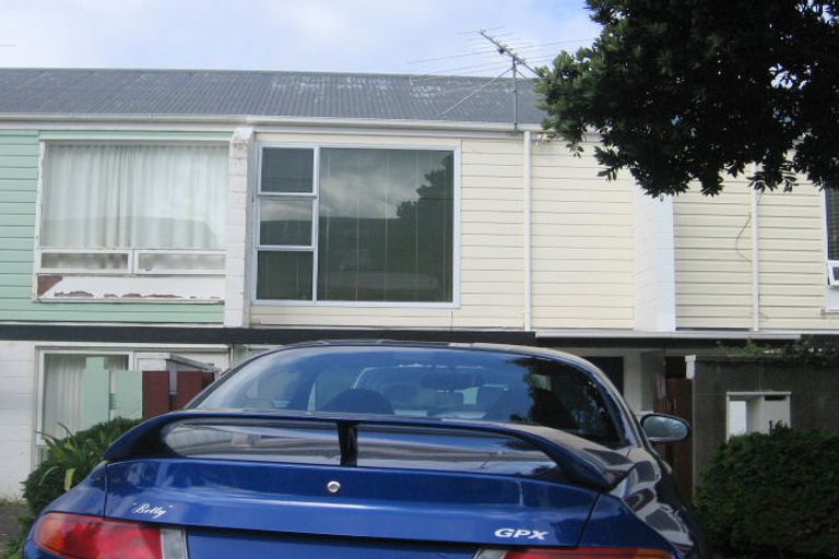 Photo of property in 16 Waiwera Crescent, Maupuia, Wellington, 6022