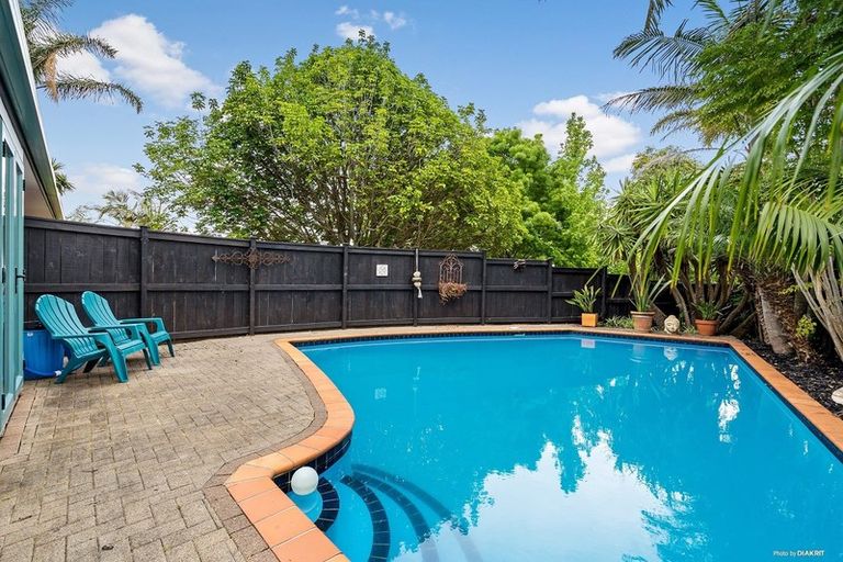 Photo of property in 12 Waipuia Place, Greenhithe, Auckland, 0632