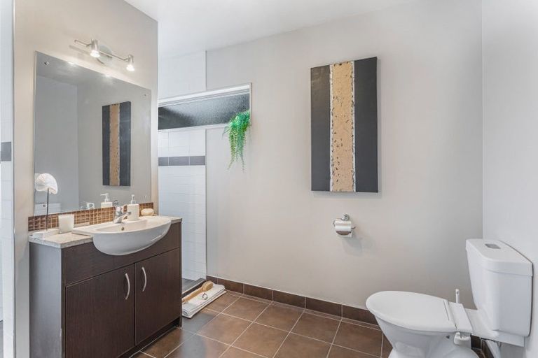 Photo of property in 17 Glen Bay Close, Pinehill, Auckland, 0632