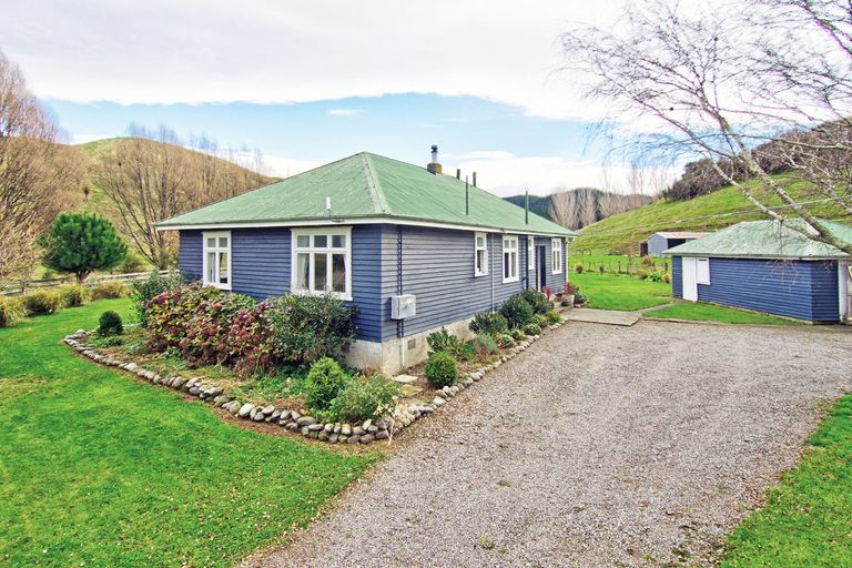 Photo of property in 435 Jacksons Line, Mauriceville, Masterton, 5882