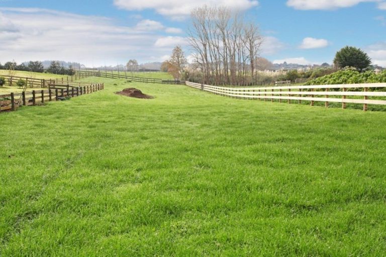 Photo of property in 15 Brian Wood Lane, Karaka, Papakura, 2580