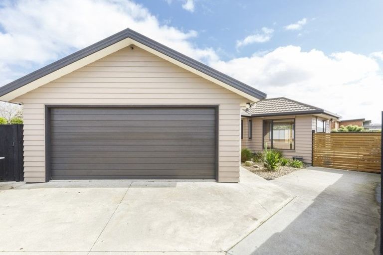 Photo of property in 5 Angelina Way, Kelvin Grove, Palmerston North, 4414