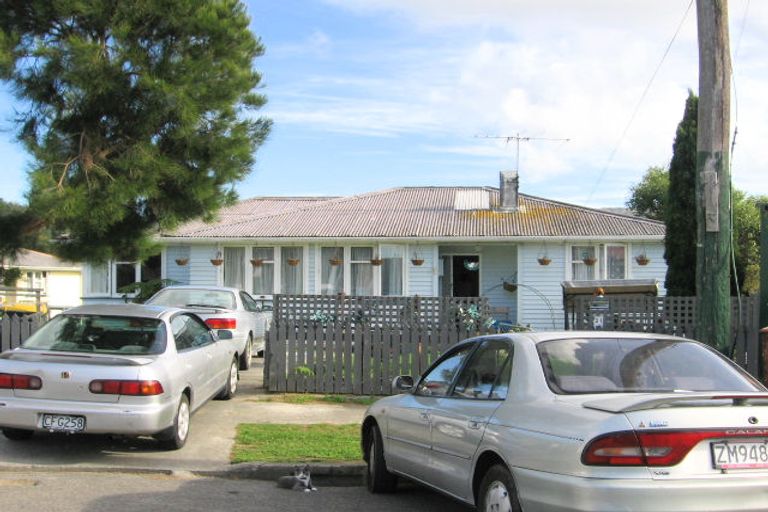 Photo of property in 21 Cumberland Grove, Cannons Creek, Porirua, 5024