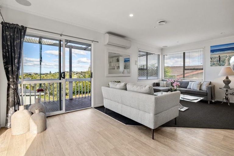 Photo of property in 15 Rosario Crescent, Red Beach, 0932