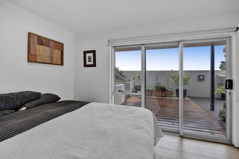 Photo of property in 36 Octavius Place, New Plymouth, 4312