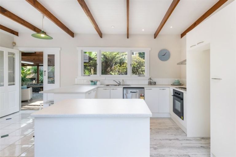 Photo of property in 166 Edmonton Road, Te Atatu South, Auckland, 0610