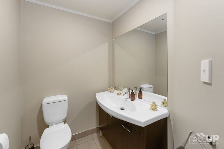 Photo of property in 18 Rosetti Rise, West Harbour, Auckland, 0618