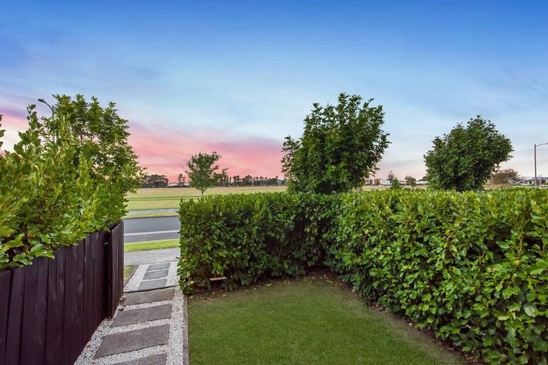 Photo of property in 15 Walsh Road, Papakura, 2110