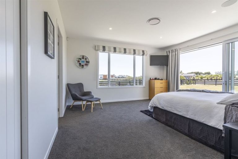 Photo of property in 33 Hartwell Drive, Kelvin Grove, Palmerston North, 4470