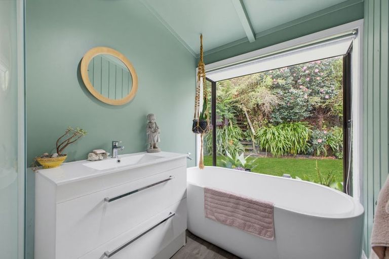 Photo of property in 6 Crownhill Street, Spotswood, New Plymouth, 4310