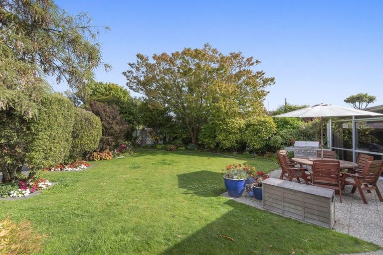 Photo of property in 6 Te One Place, Redwood, Christchurch, 8051