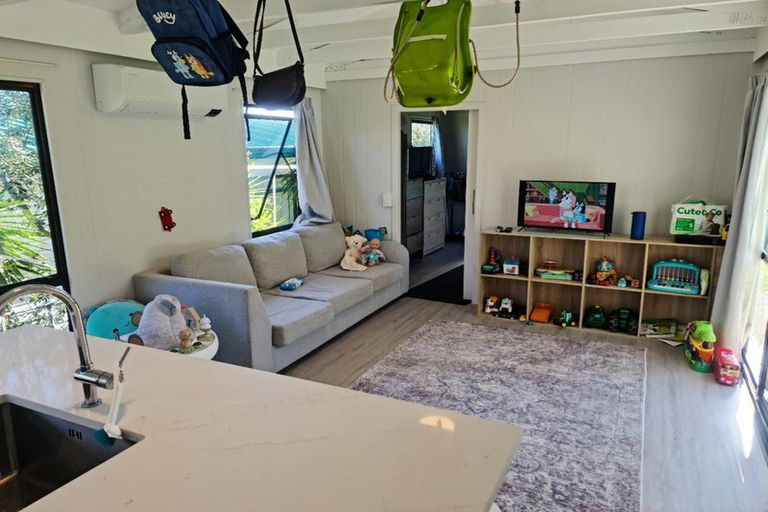 Photo of property in 27 Evans Road, Glen Eden, Auckland, 0602