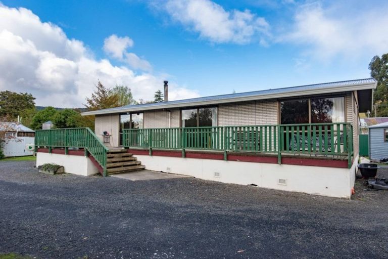 Photo of property in 6 Greenwich Street, Waihola, Milton, 9073