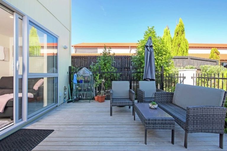 Photo of property in 35/11 Ray Small Drive, Papakura, 2110