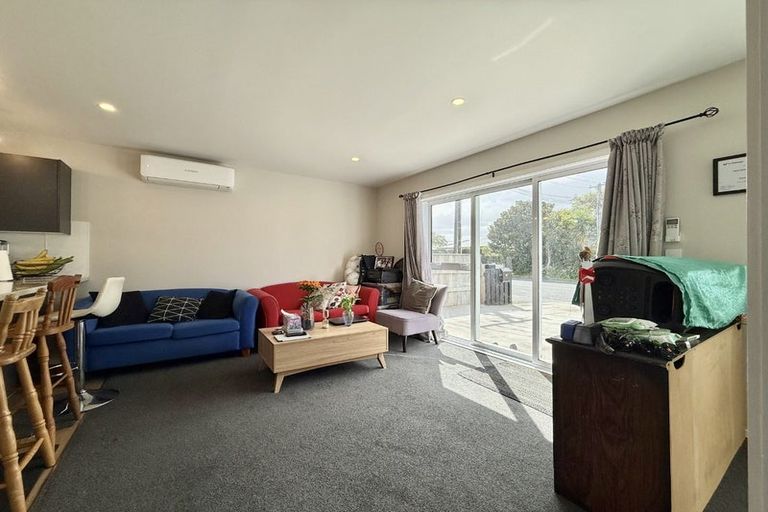 Photo of property in 9b Raymond Terrace, Northcote, Auckland, 0627