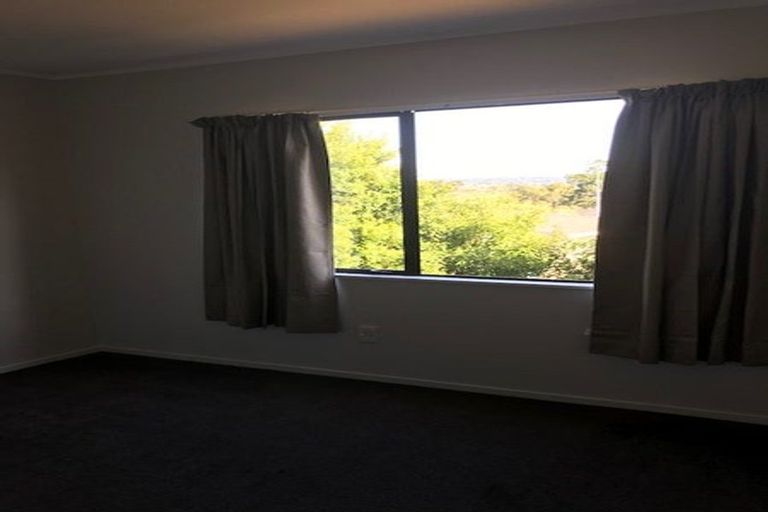 Photo of property in 5 San Bernadino Drive, Henderson, Auckland, 0612