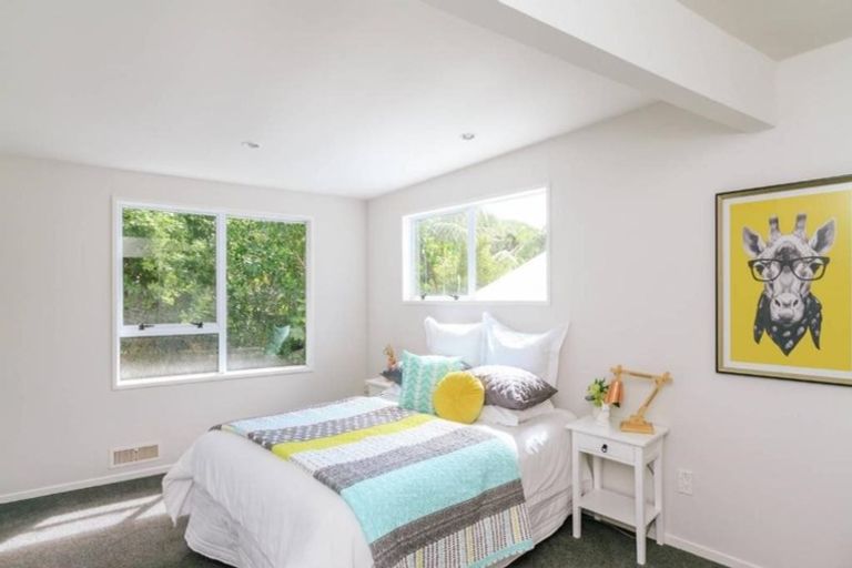 Photo of property in 18 London Road, Korokoro, Lower Hutt, 5012