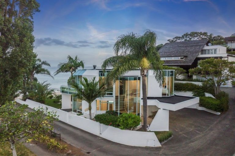 Photo of property in 2/9 The Esplanade, Castor Bay, Auckland, 0620