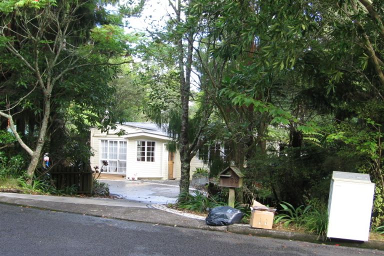 Photo of property in 33 Ngaio Road, Titirangi, Auckland, 0604
