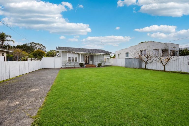 Photo of property in 9 Ocean View Road, Hillcrest, Auckland, 0627