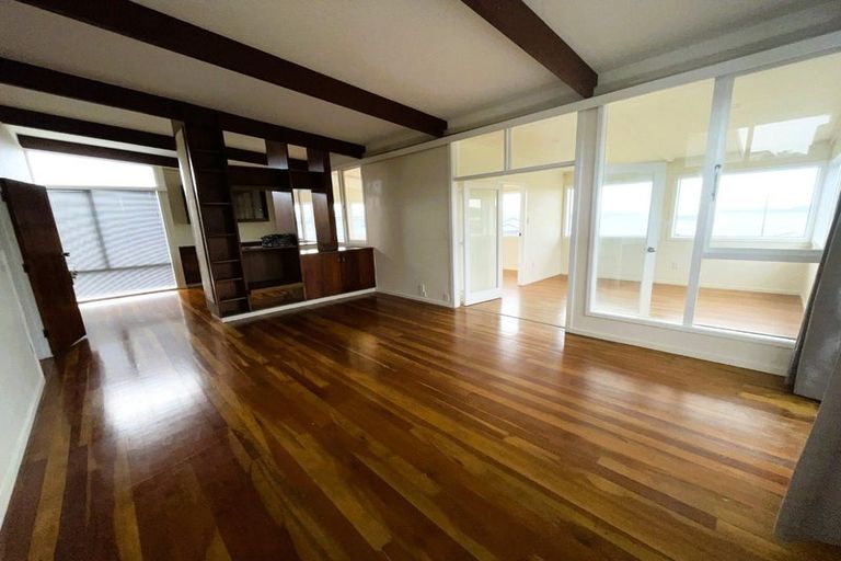 Photo of property in 103 Dowse Drive, Maungaraki, Lower Hutt, 5010