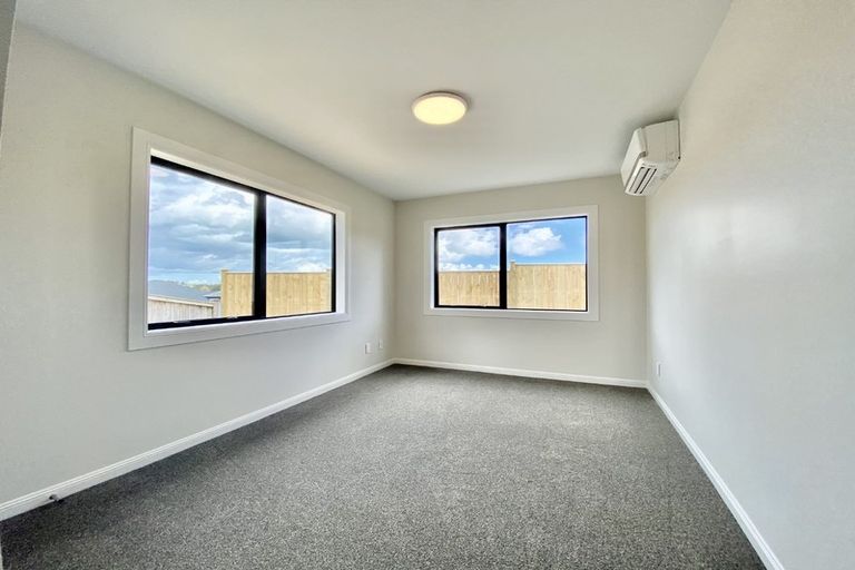 Photo of property in 25 Colliston Rise, Pinehill, Auckland, 0632