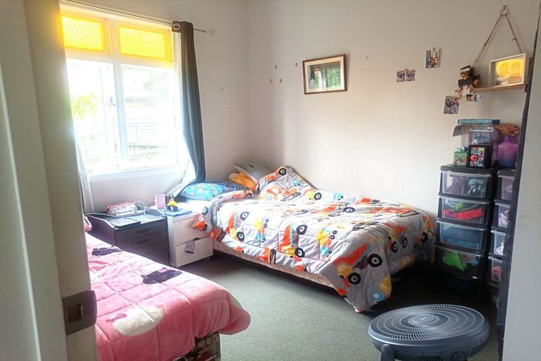 Photo of property in 49 View Road, Henderson, Auckland, 0612