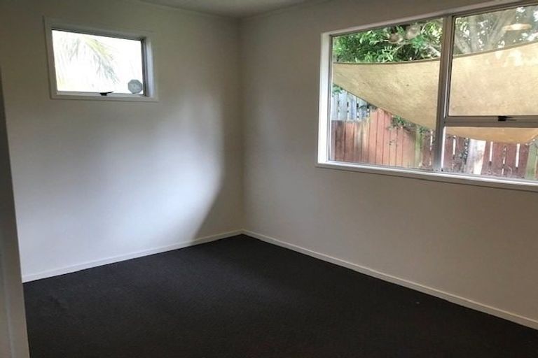 Photo of property in 20 Zingaro Place, Massey, Auckland, 0614