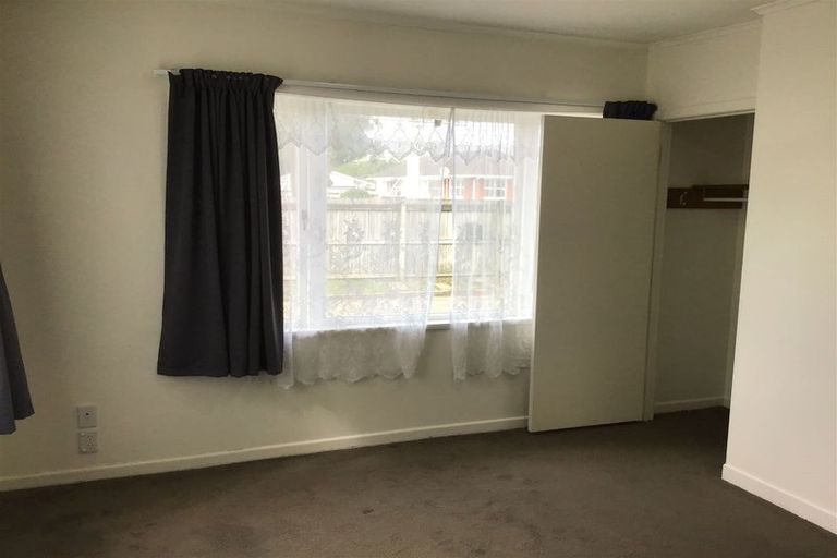 Photo of property in 4 Vanguard Road, Kelston, Auckland, 0602