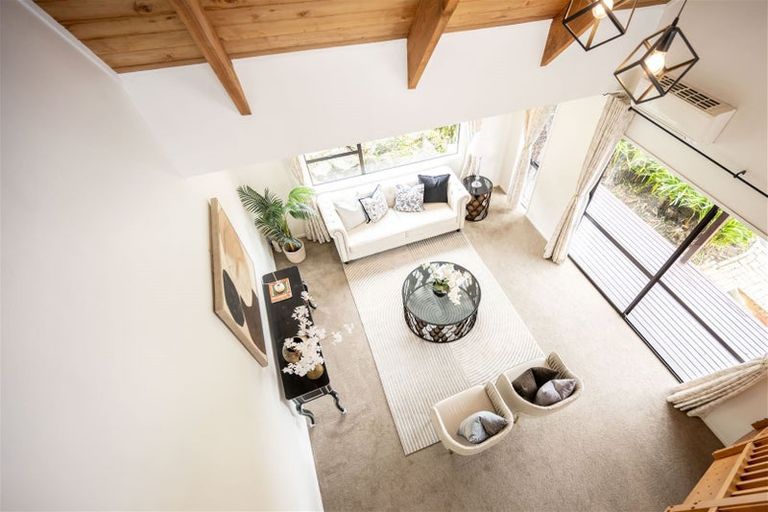 Photo of property in 17 Unsworth Drive, Unsworth Heights, Auckland, 0632