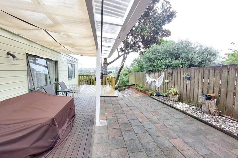 Photo of property in 2/8 Finn Place, Totara Vale, Auckland, 0629