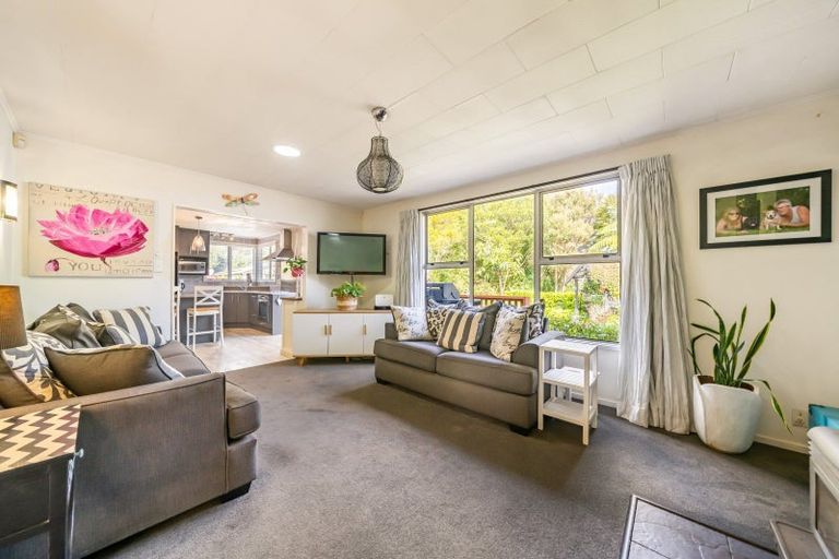 Photo of property in 3 Aniseed Grove, Timberlea, Upper Hutt, 5018