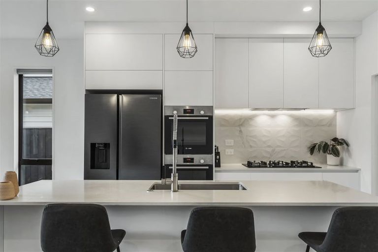 Photo of property in 10 Huaota Place, Botany Downs, Auckland, 2010