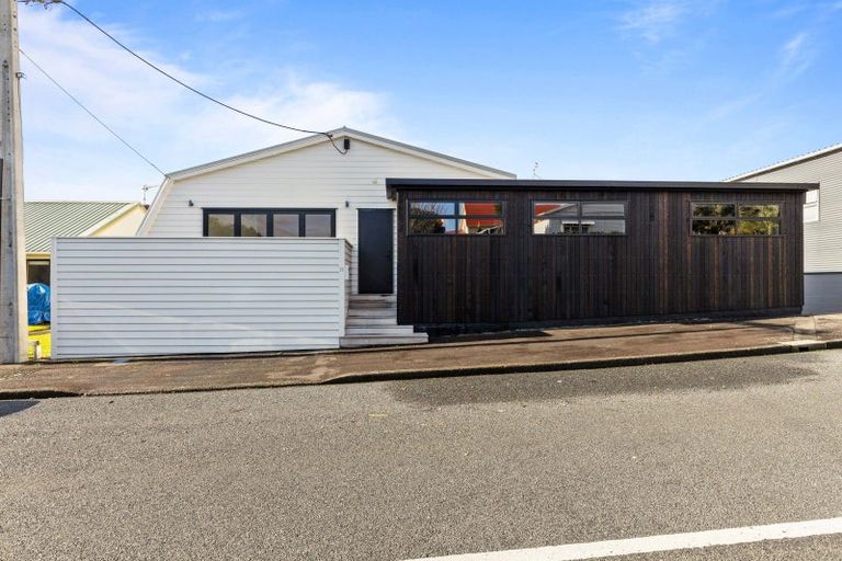 Photo of property in 19 Henui Street, Strandon, New Plymouth, 4312