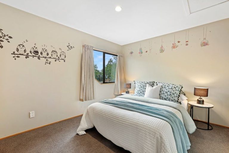 Photo of property in 80 Apsley Drive, Avonhead, Christchurch, 8042