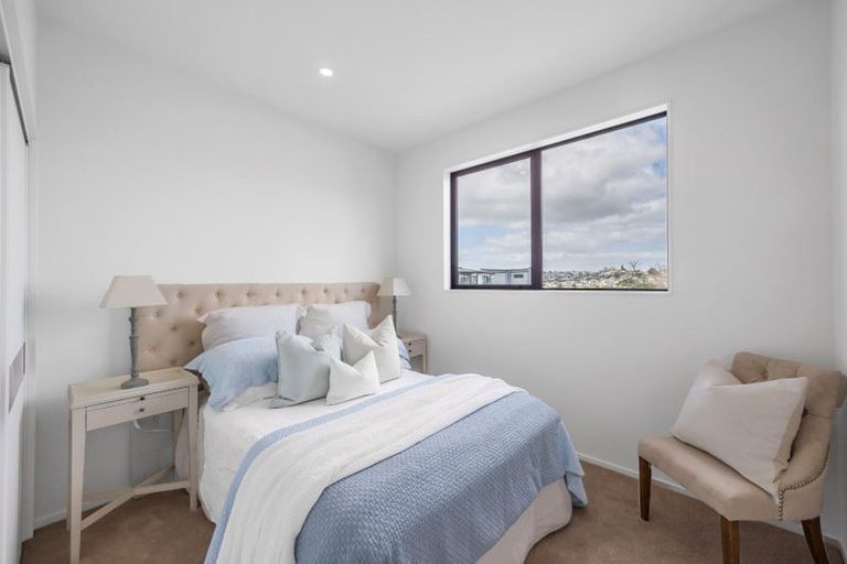 Photo of property in 7/11 Rengarenga Rise, Fairview Heights, Auckland, 0632