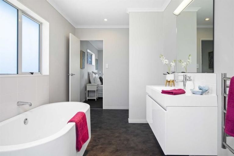 Photo of property in 16 Pono Place, Waiuku, 2123