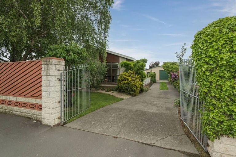 Photo of property in 219 Main North Road, Redwood, Christchurch, 8051