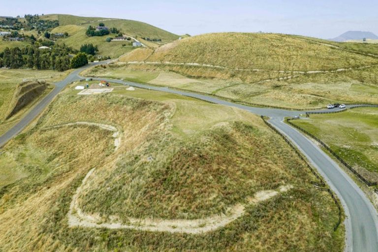 Photo of property in 10 Olsen Place, Kinloch, 3385