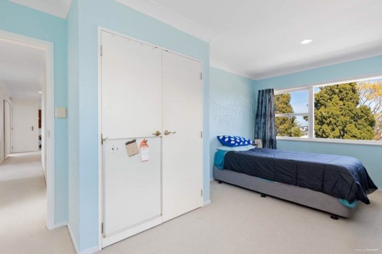 Photo of property in 3 Santa Rosa Terrace, Forrest Hill, Auckland, 0620