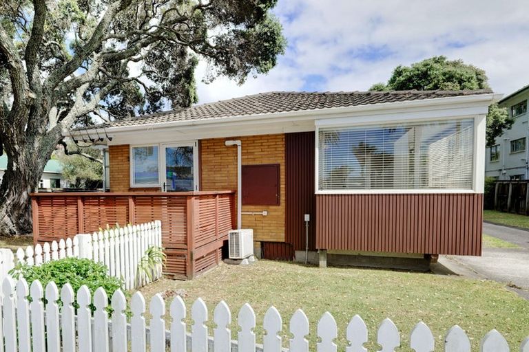 Photo of property in 1/760 Beach Road, Browns Bay, Auckland, 0630