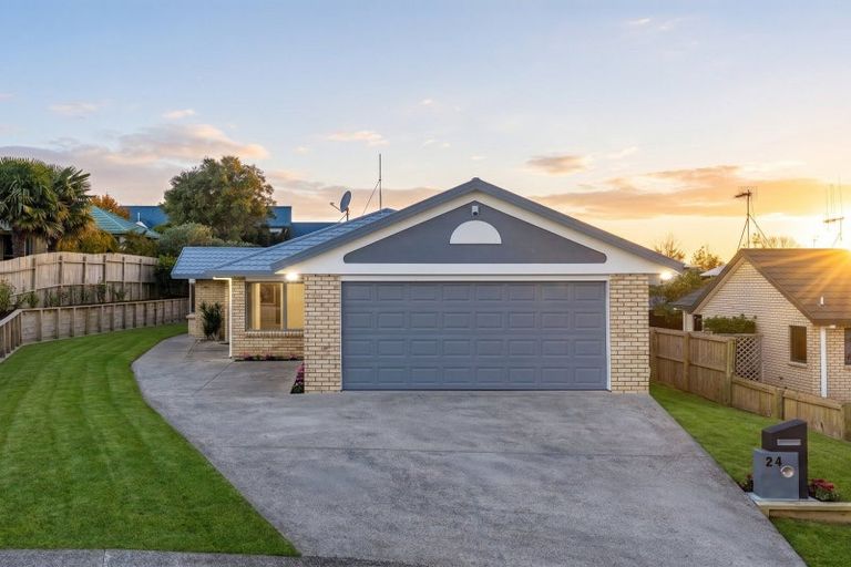 Photo of property in 24 Hollinger Place, Nawton, Hamilton, 3200