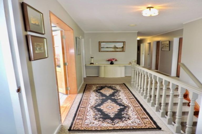 Photo of property in 4 Ordley Grove, Tawa, Wellington, 5028