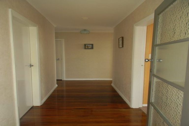 Photo of property in 27 Bowater Place, Manurewa, Auckland, 2102