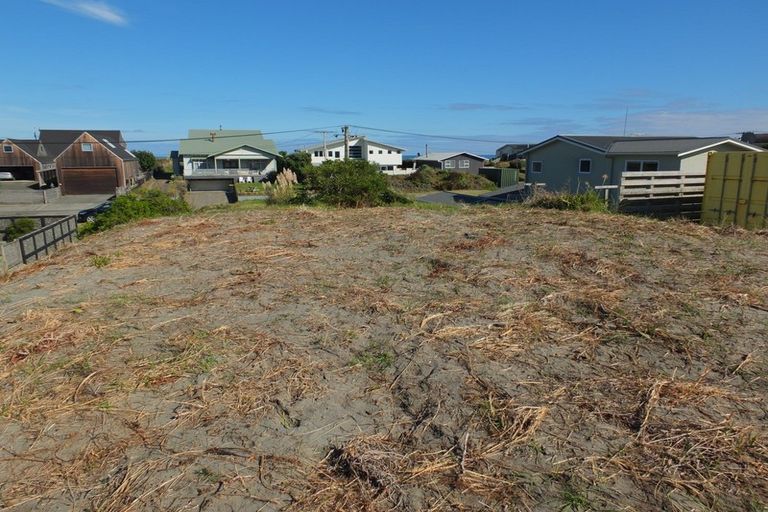 Photo of property in 37 Marine Parade South, Foxton Beach, Foxton, 4815