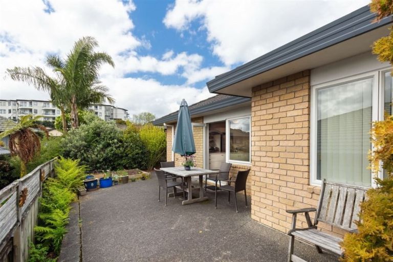 Photo of property in 79 Nimstedt Avenue, Oteha, Auckland, 0632